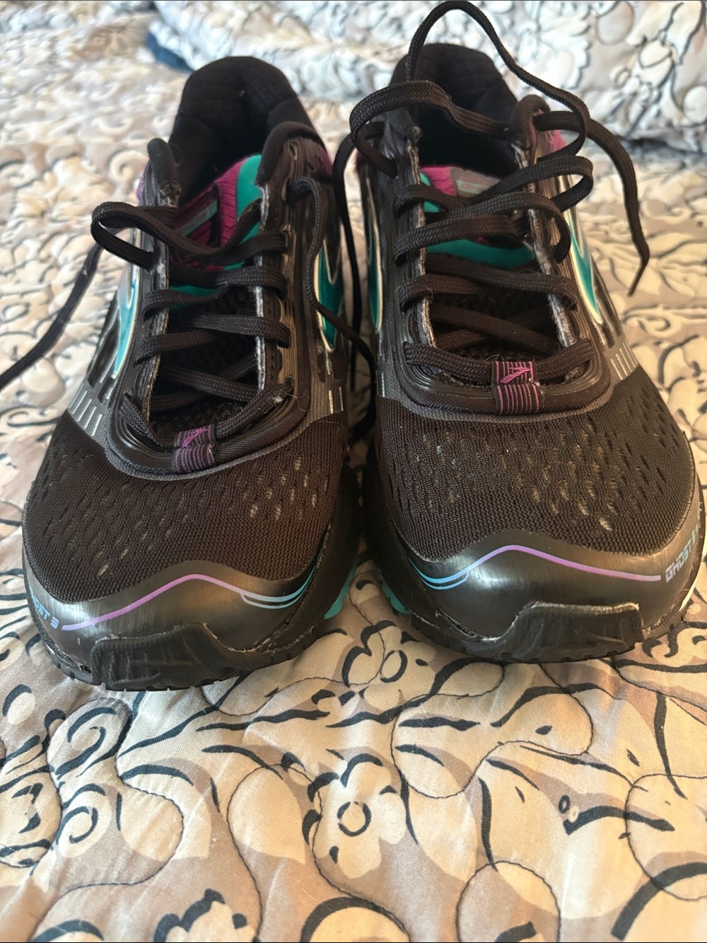 Brooks ghost 9 Women’s Black Running Shoes with Teal & Purple Accents size 8